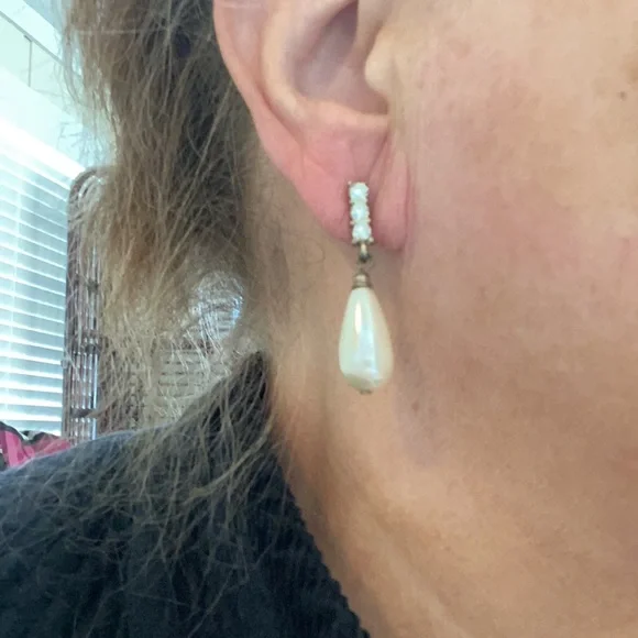 Vintage Pearl drop earrings with rhinestones - Picture 6 of 6